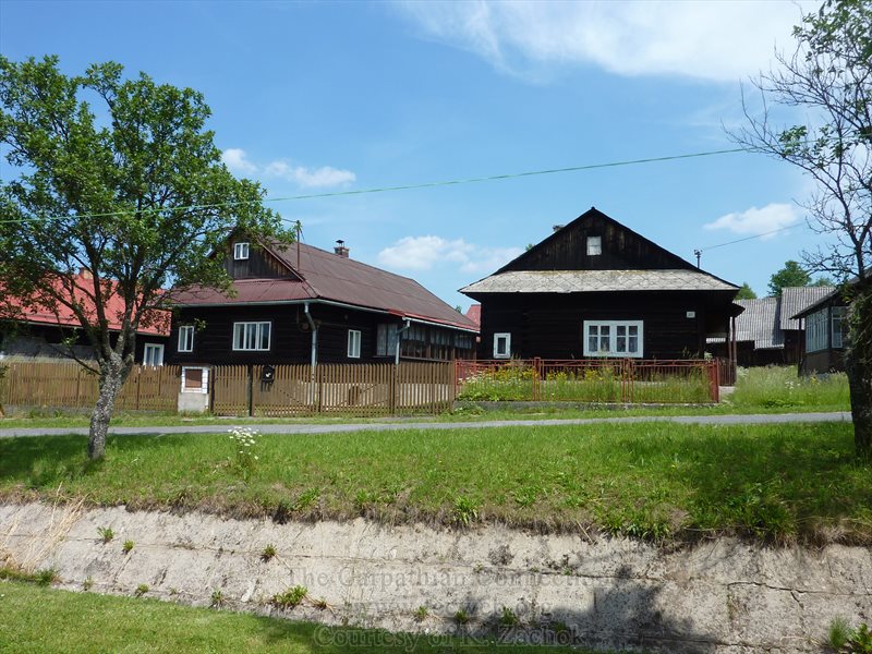 wooden houses in Legnava